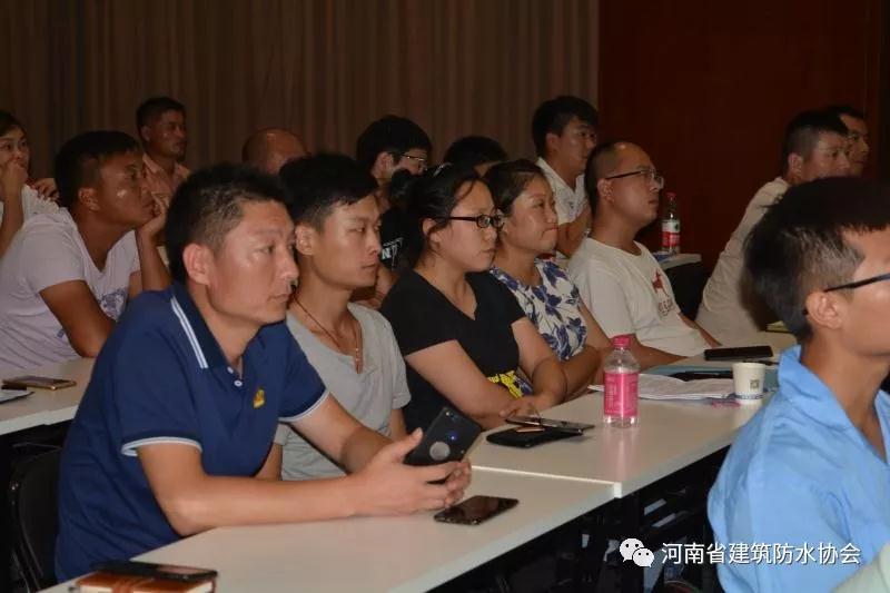 會員單位認真聽課