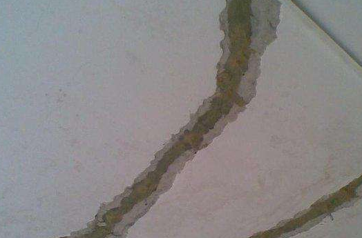 衛生間裂縫漏水如何處理？